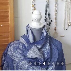 Elegant Blue Paisley Scarf